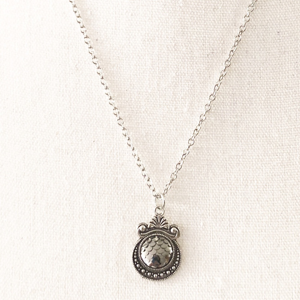 ⭐️ Silver Shimmering Scale Necklace ⭐️ 2 for 15